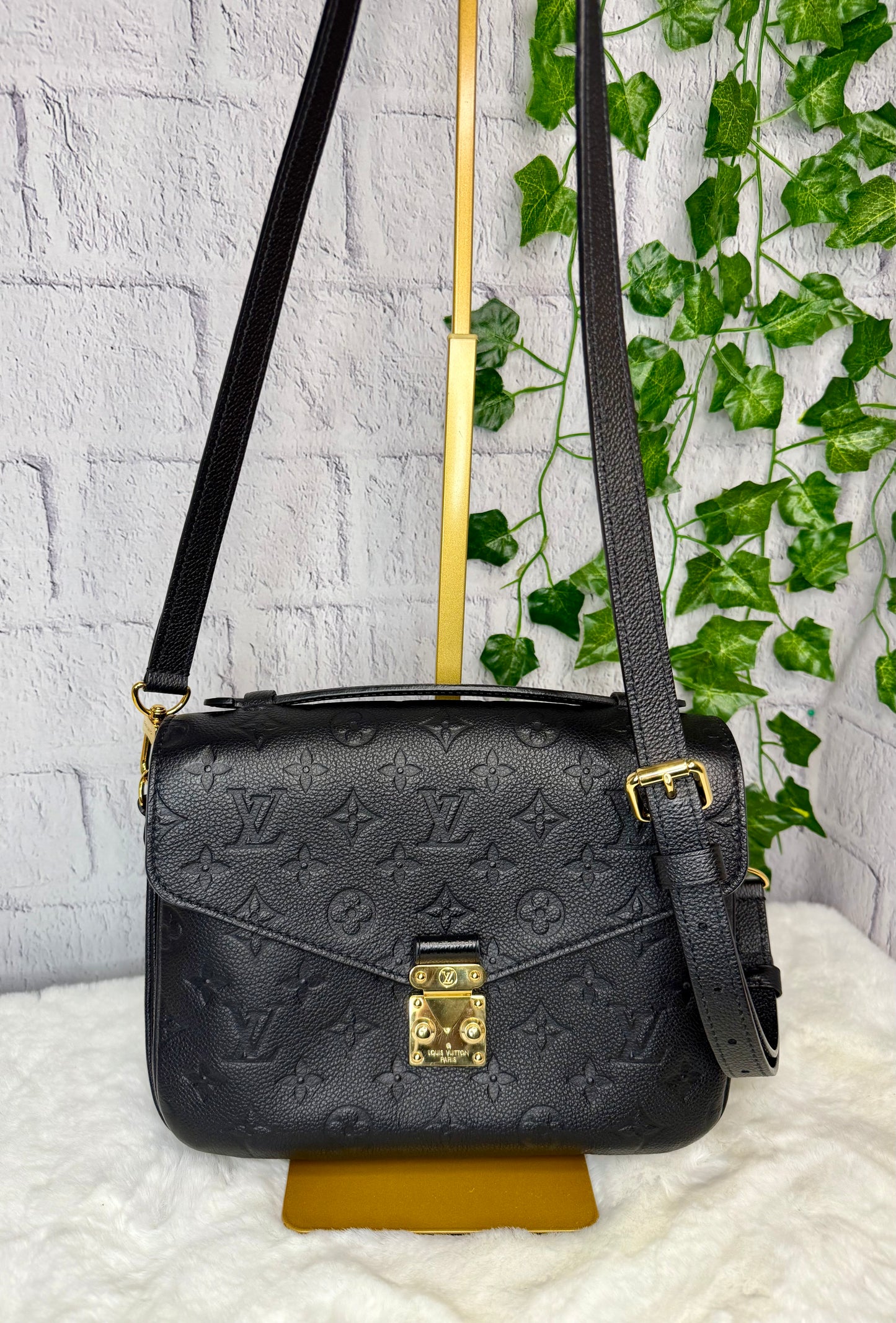 Louis Vuitton Pochette Métis Empreinte (Black)