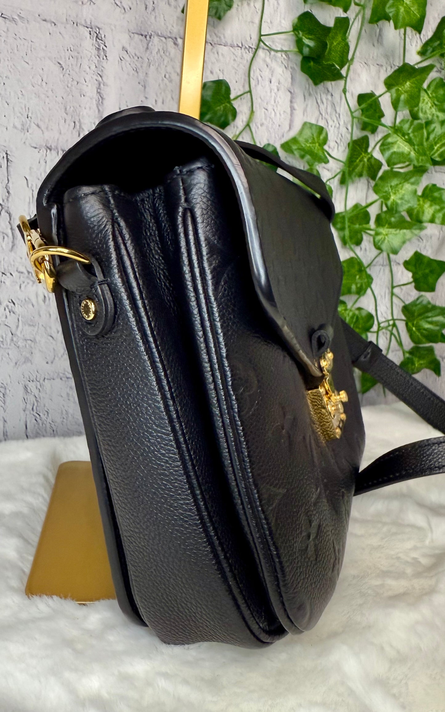 Louis Vuitton Pochette Métis Empreinte (Black)
