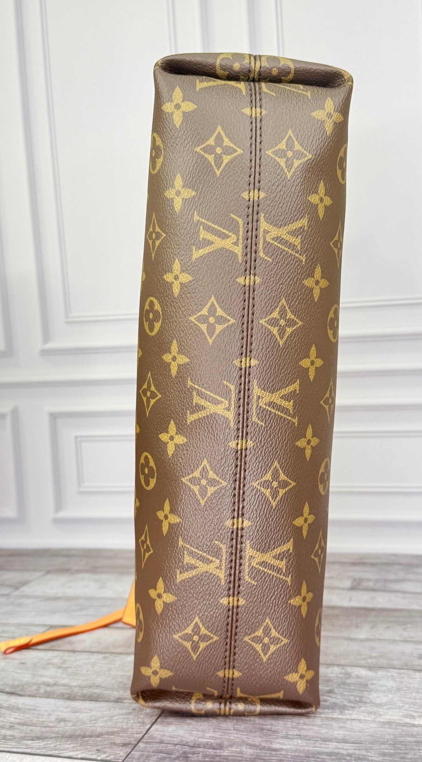 Louis Vuitton Carryall East West (Monogram) - Pristine