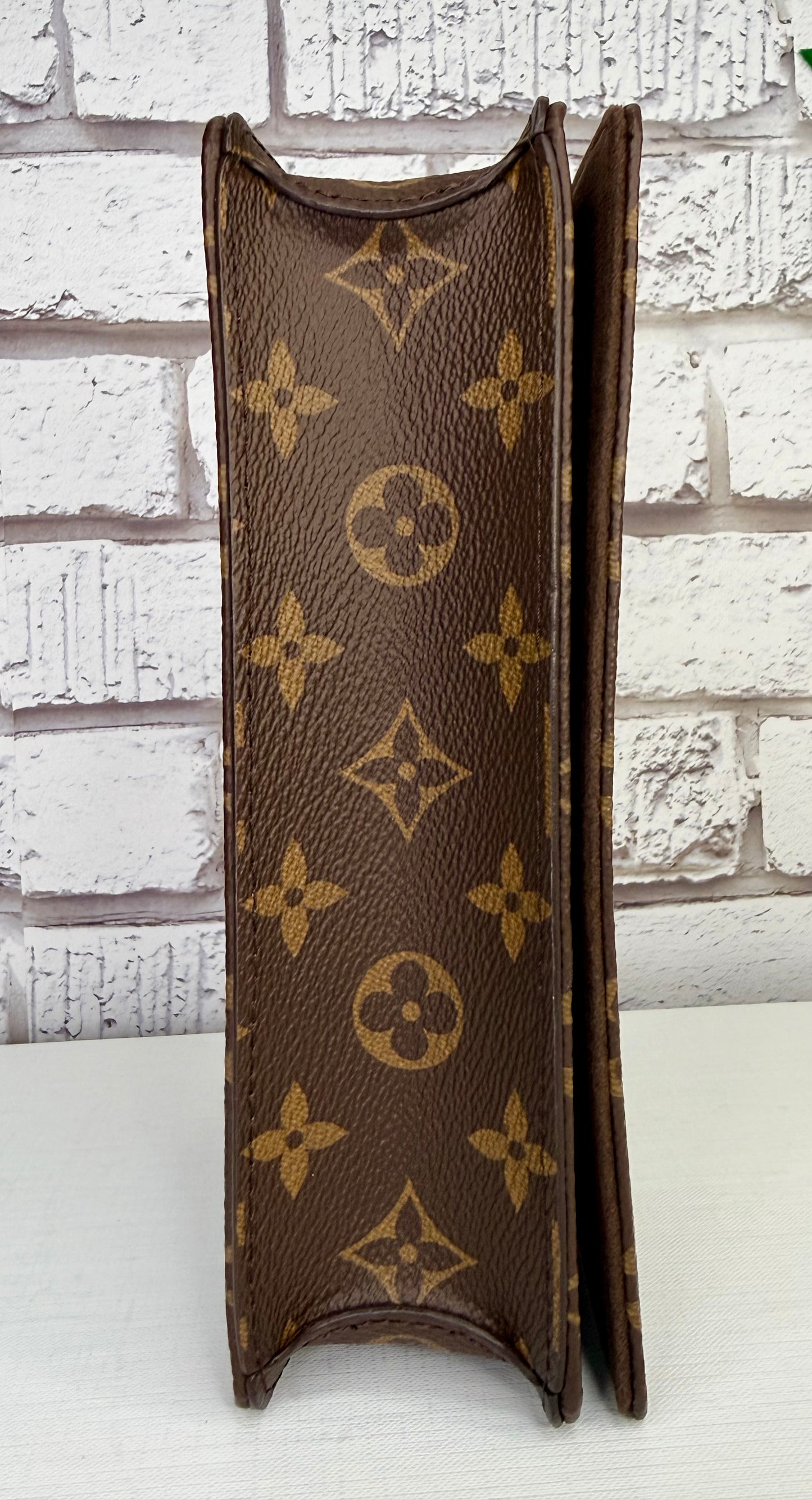 Louis Vuitton Lily Wallet On Chain - Excellent/Like New