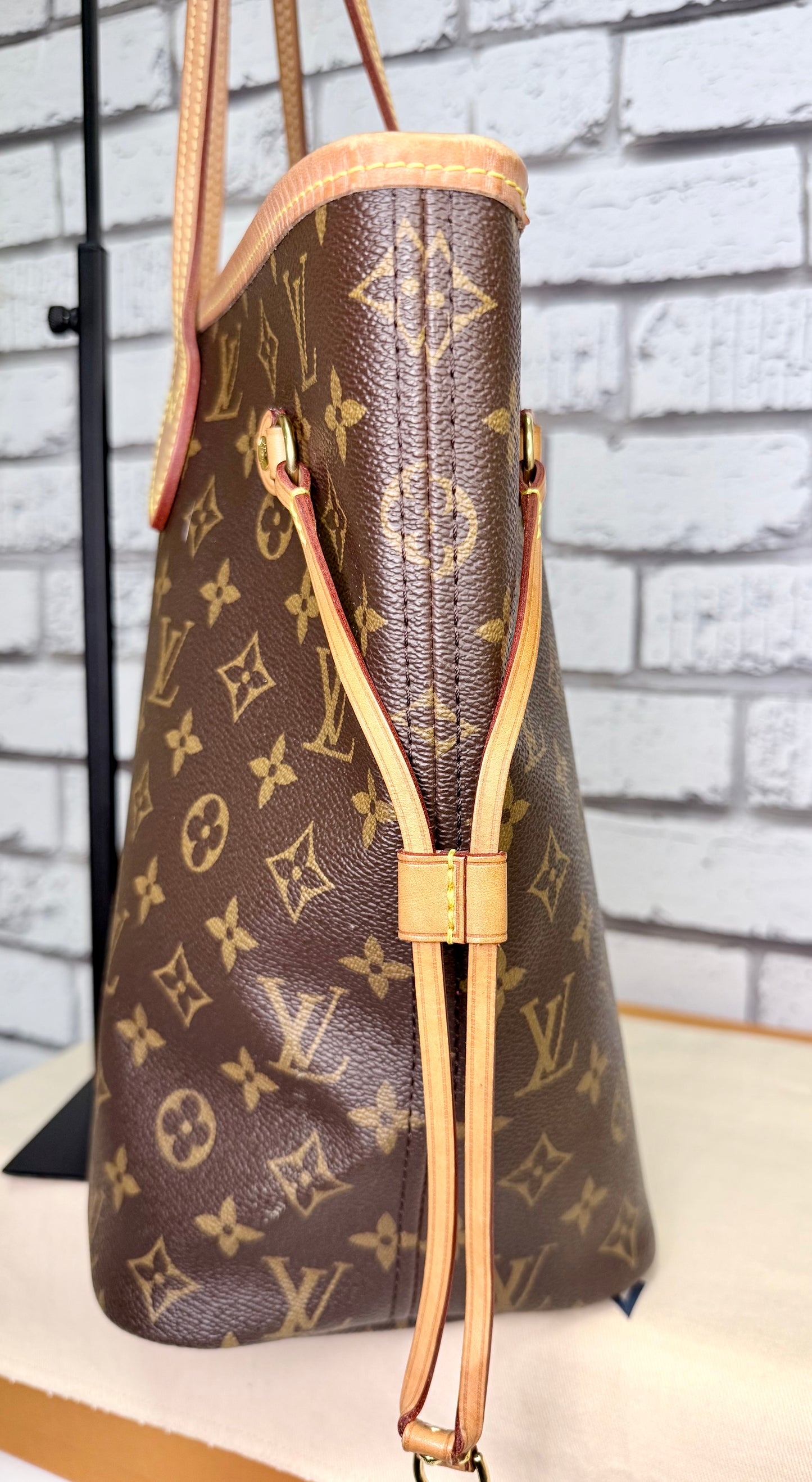 Louis Vuitton Neverfull MM w/ Pouch (Monogram/Pivoine) - Great