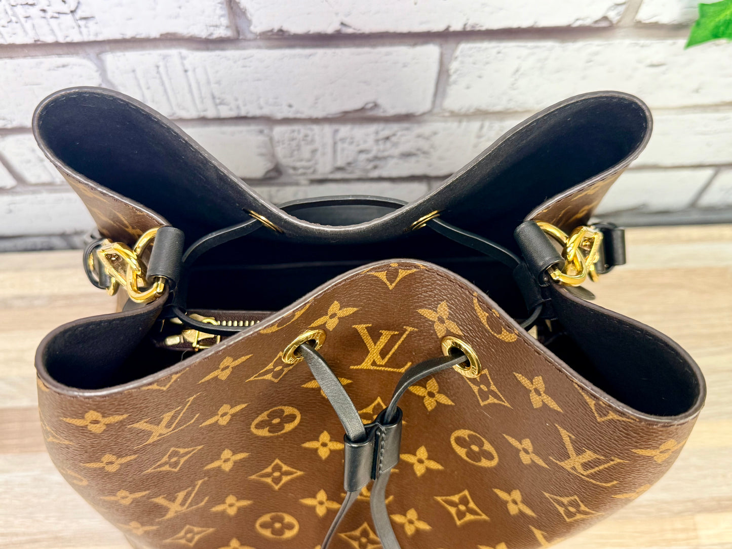 Louis Vuitton Neo Noe MM (Monogram/Black) - Excellent