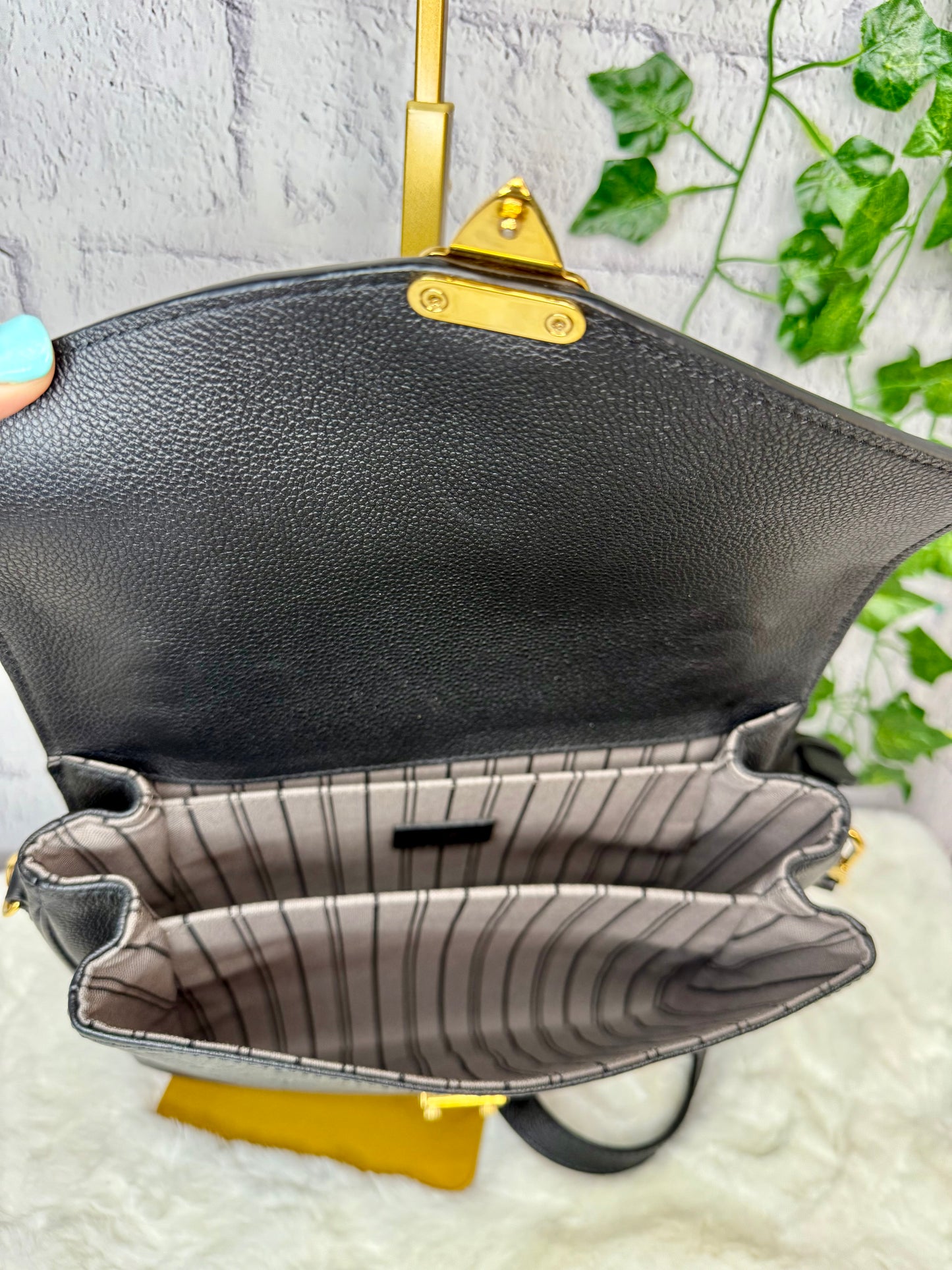Louis Vuitton Pochette Métis Empreinte (Black)