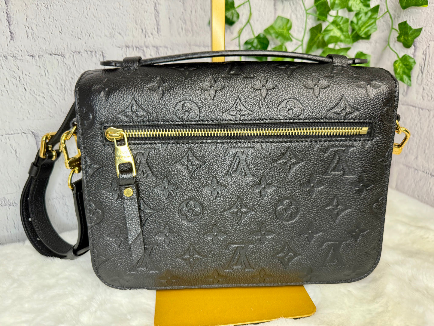 Louis Vuitton Pochette Métis Empreinte (Black)