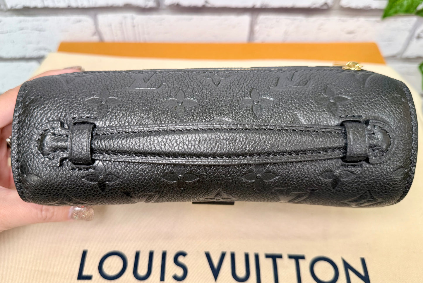 Louis Vuitton Empreinte Leather Metis East West (Black) - Pristine