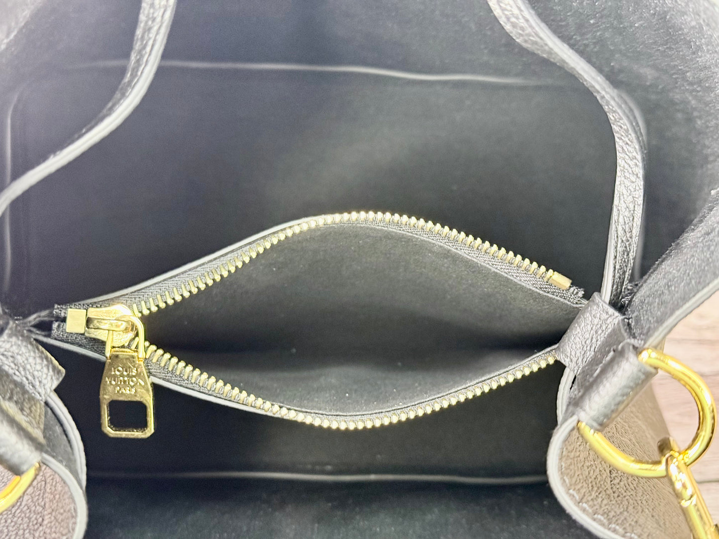 Louis Vuitton Empreinte Leather Neo Noe MM (Black) - Pristine