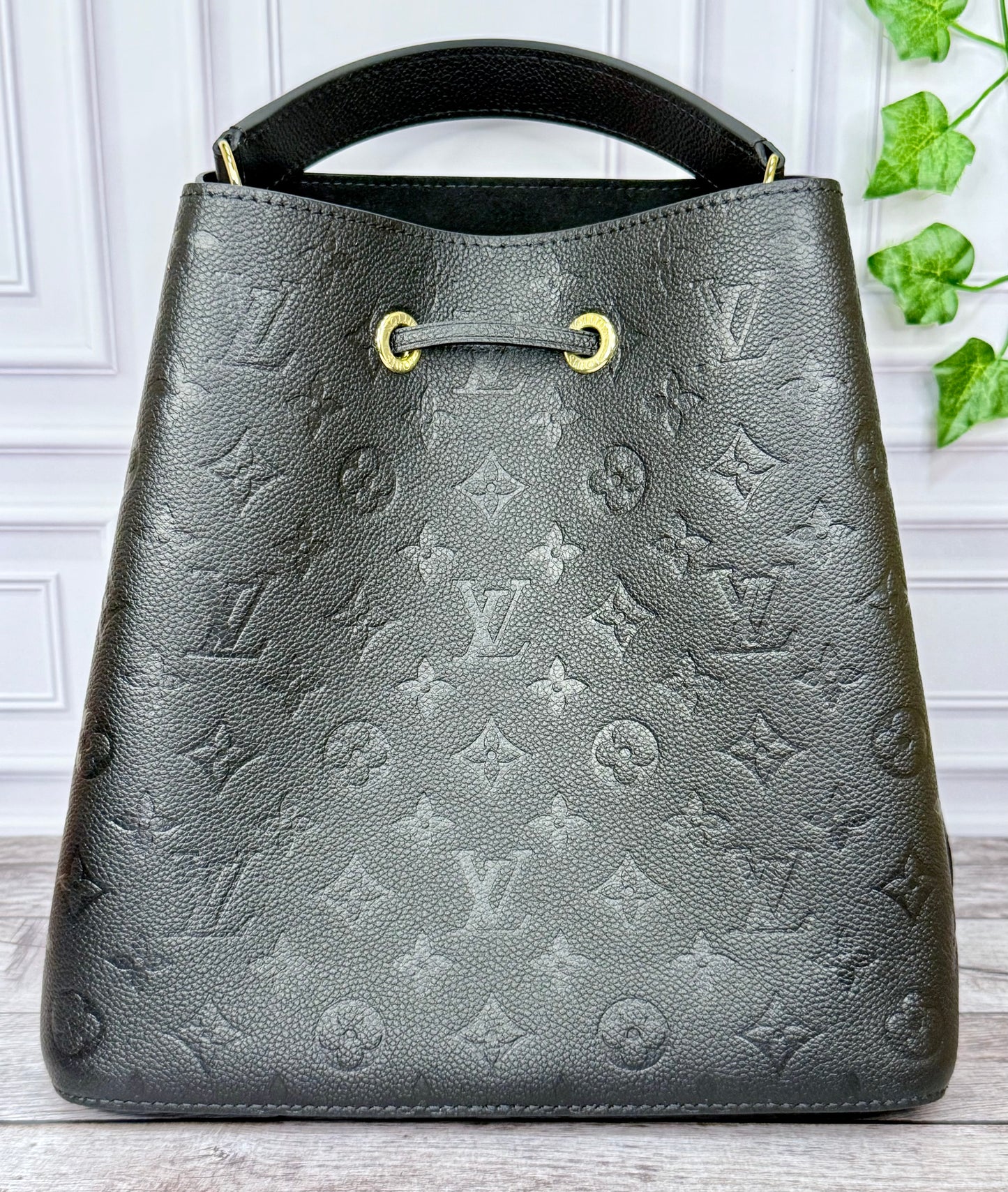 Louis Vuitton Empreinte Leather Neo Noe MM (Black) - Pristine