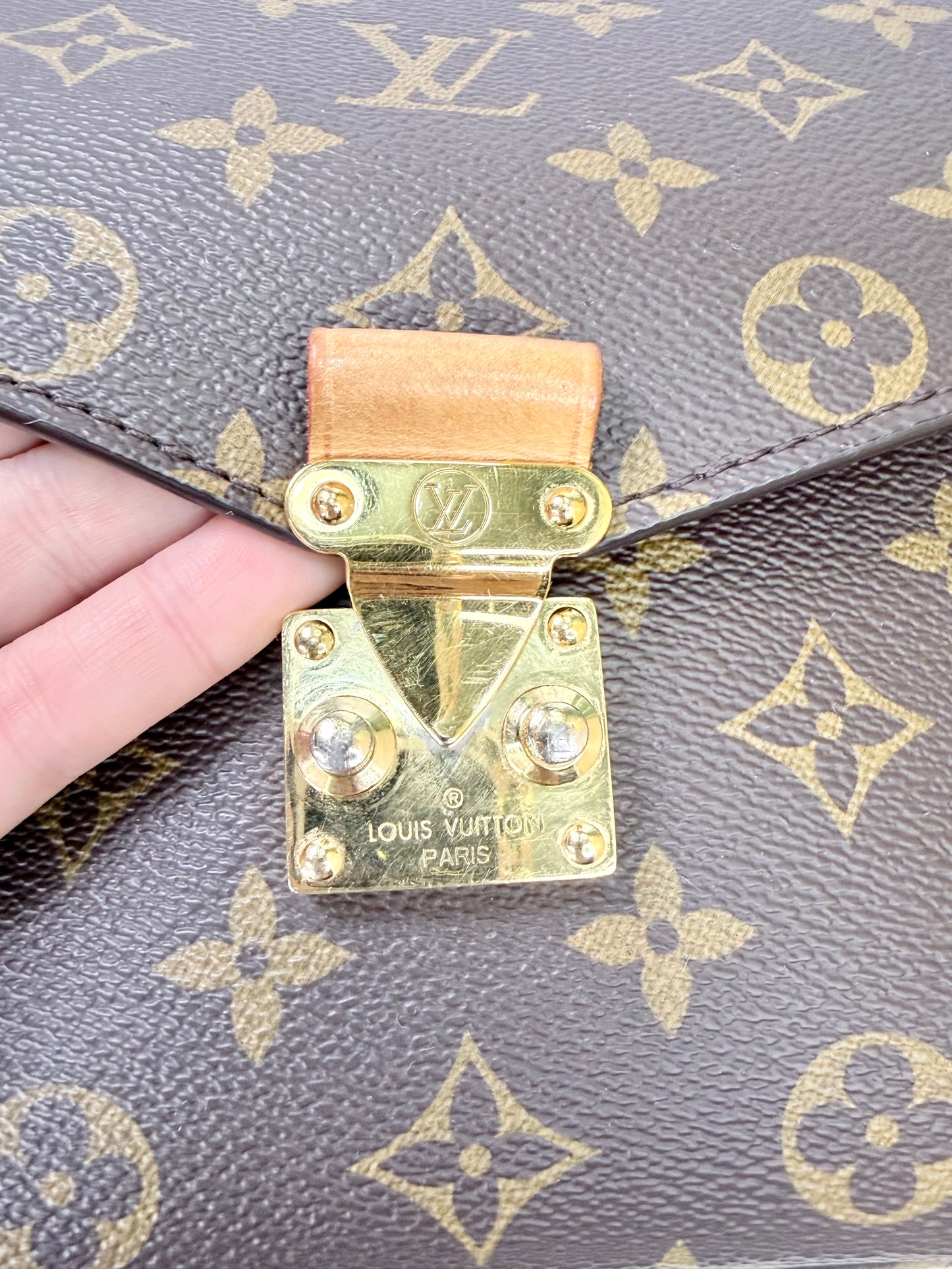 Louis Vuitton Pochette Métis (Monogram) - Great/Excellent