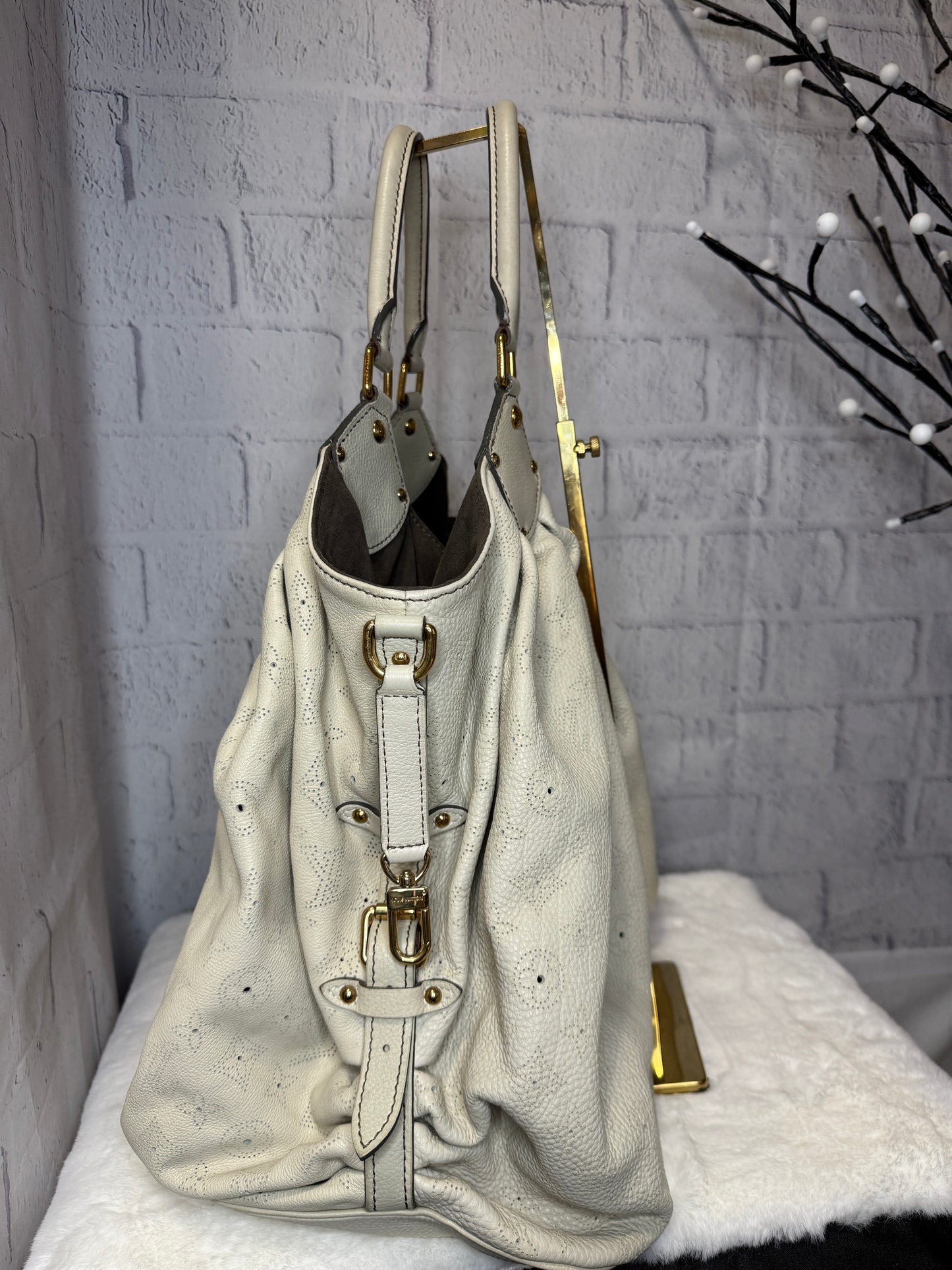 Louis Vuitton Mahina Leather XL Hobo Bag