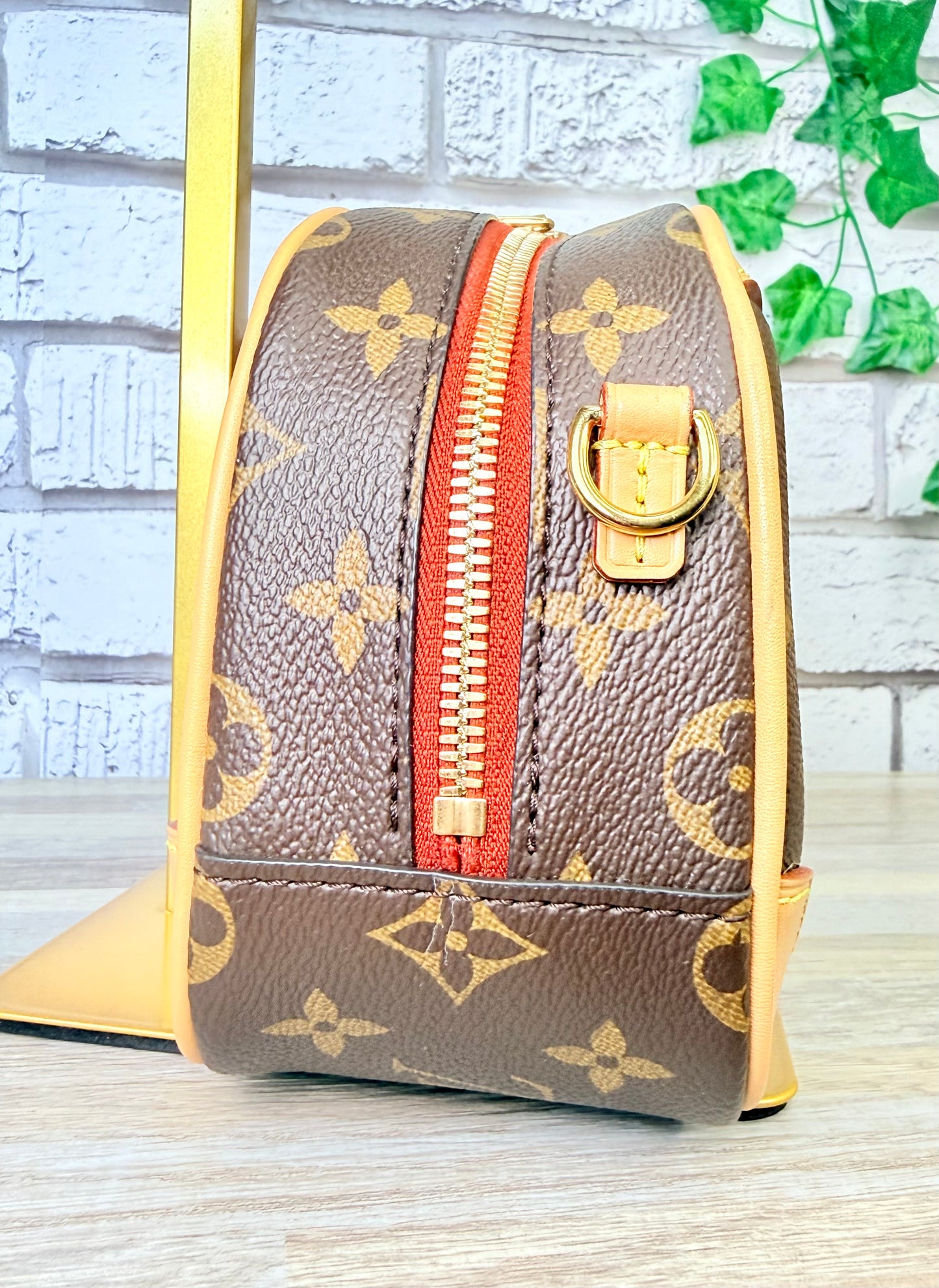 Pre-Owned Louis Vuitton Monogram Deauville Mini