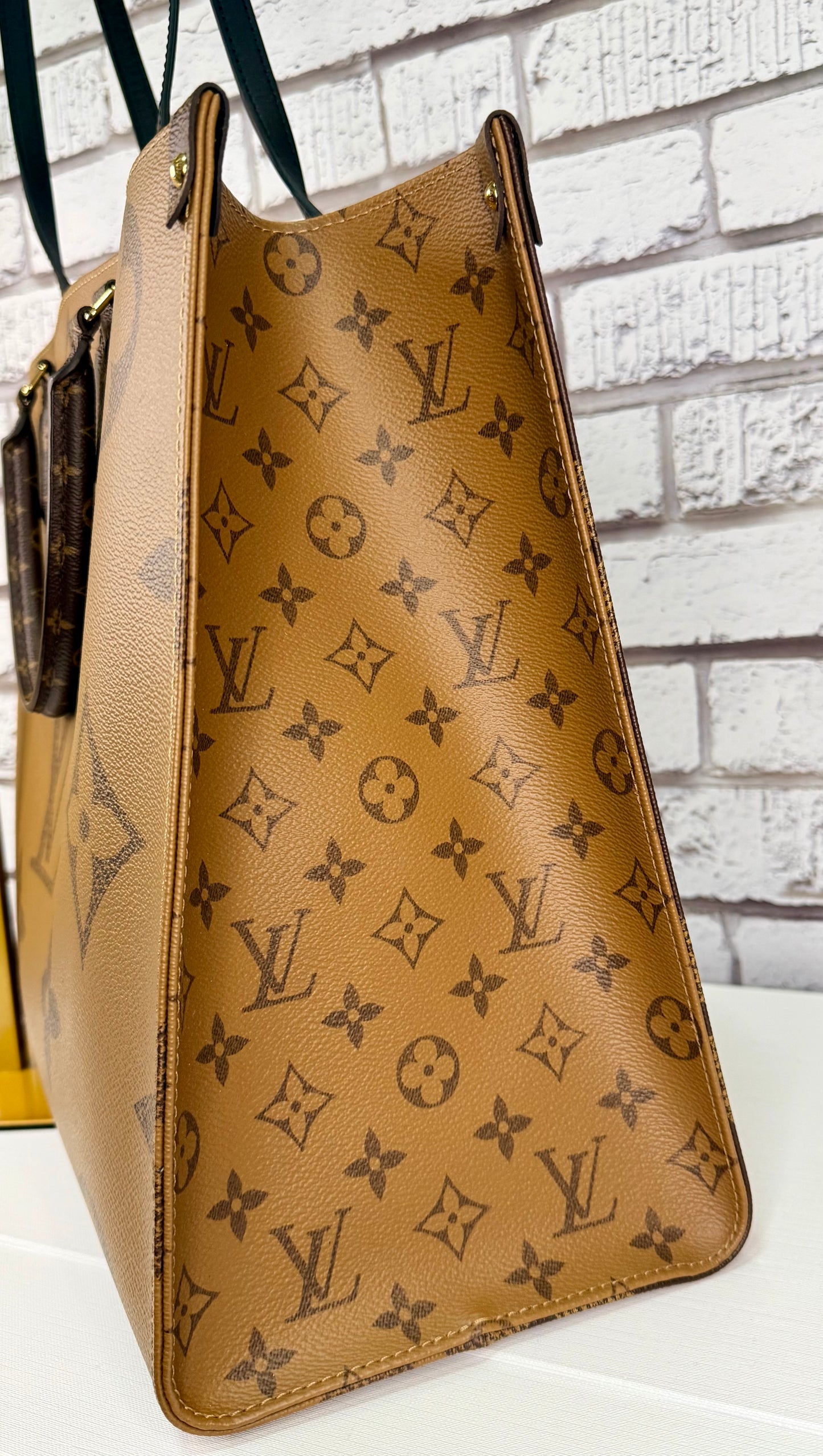 Louis Vuitton On The Go GM (Monogram Reverse)