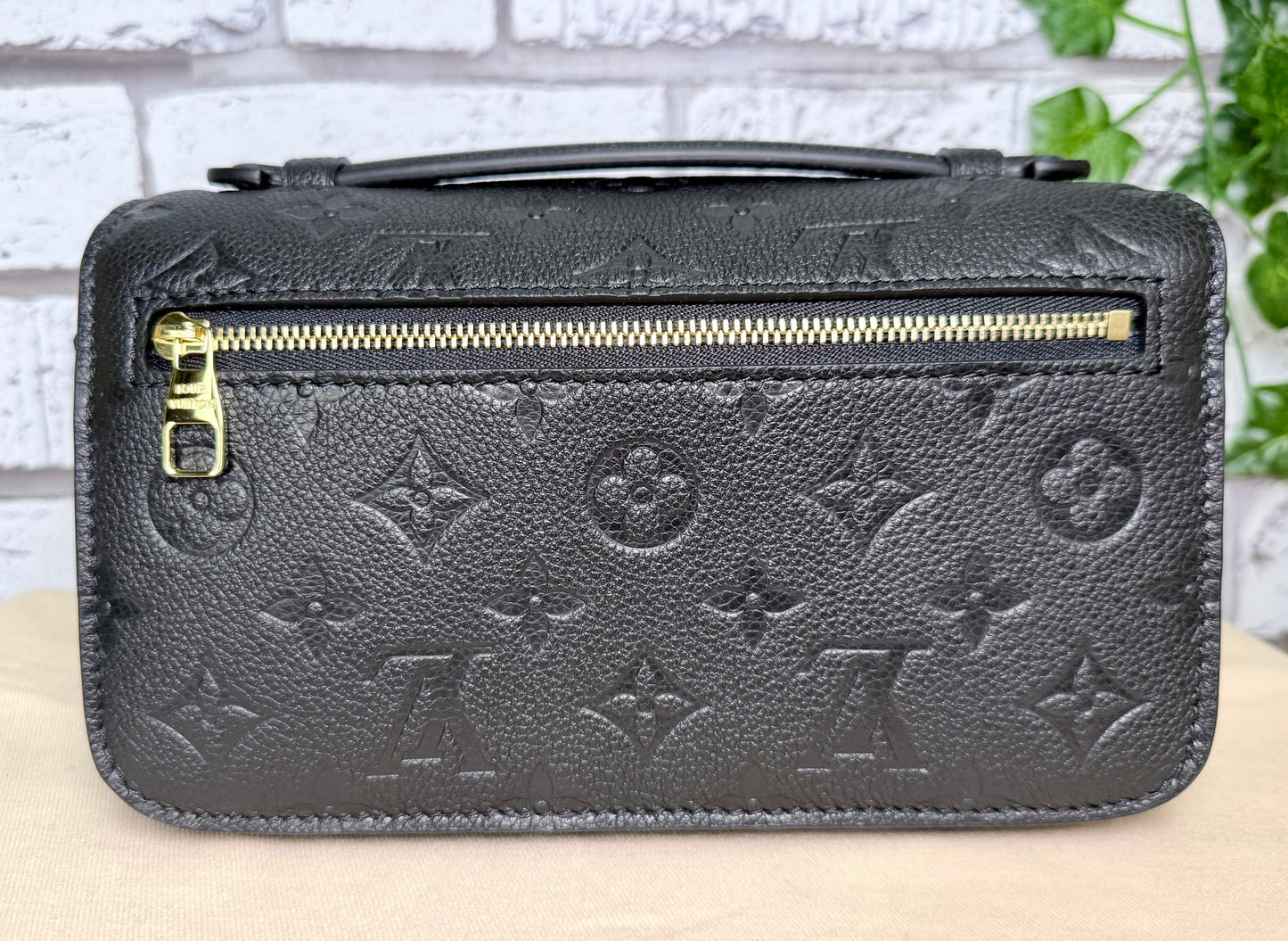 Louis Vuitton Empreinte Leather Metis East West (Black) - Pristine