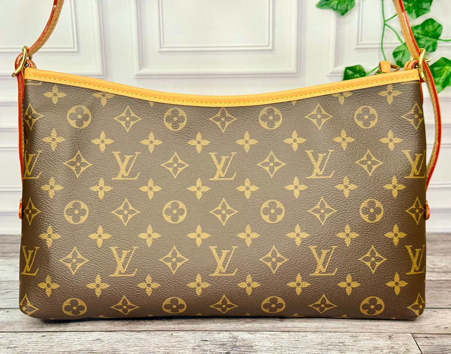Louis Vuitton Carryall East West (Monogram) - Pristine
