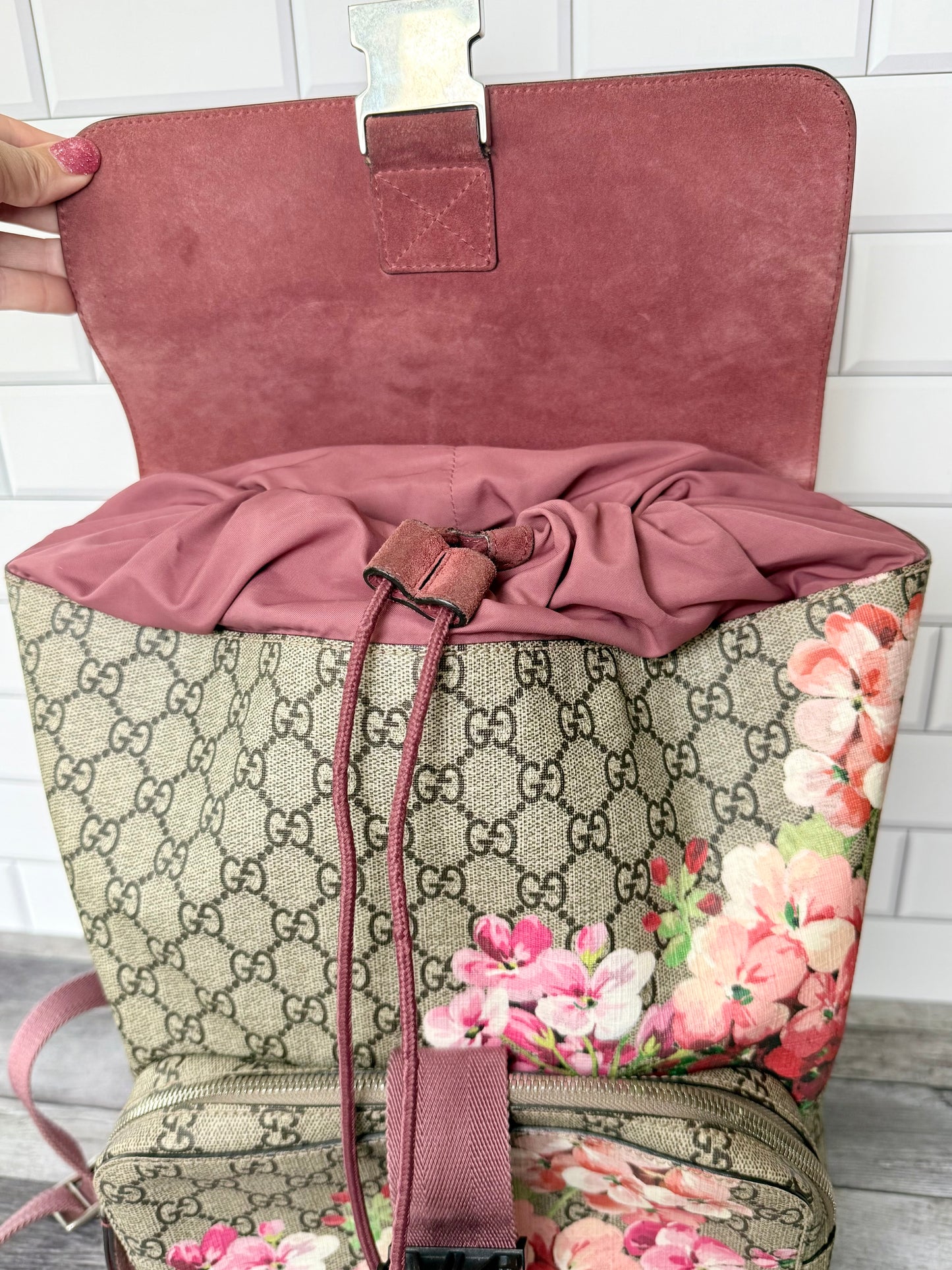 Gucci Supreme GG Blooms Buckle Backpack (Pink) - Great +