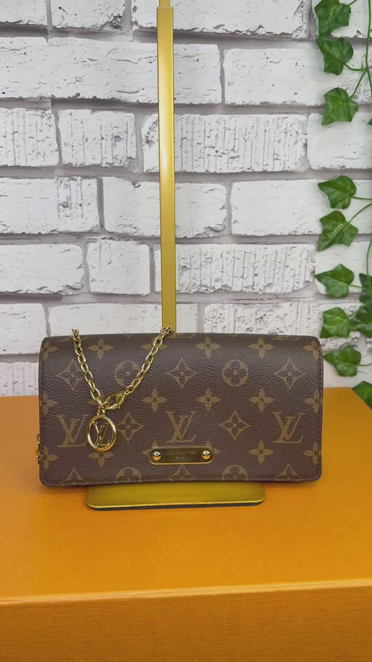 Louis Vuitton Lily Wallet On Chain - Excellent/Like New